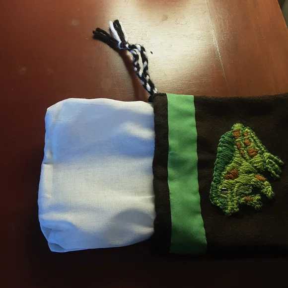 Hand made frog pouch - Picture 3 of 4